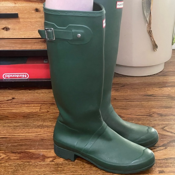Hunter Original Tall Matte Green Boot - Picture 2 of 9